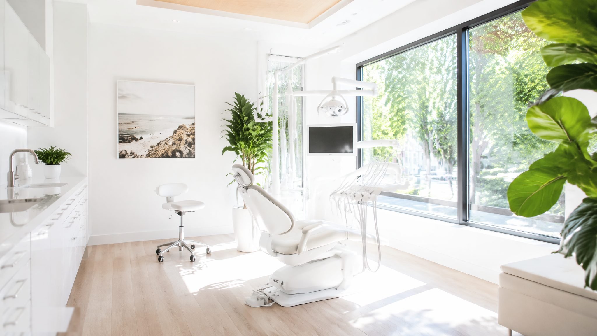 Bright interior of the clinic Bely Kabinet